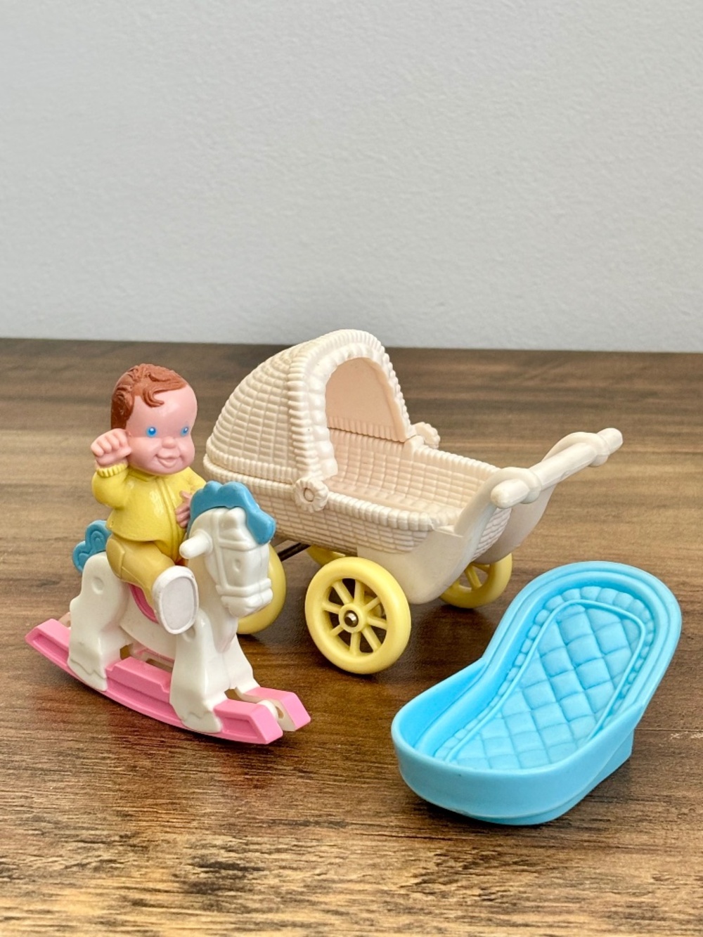 VINTAGE Fisher Price Loving Family Dream Dollhouse New Baby Set #4613 COMPLETE